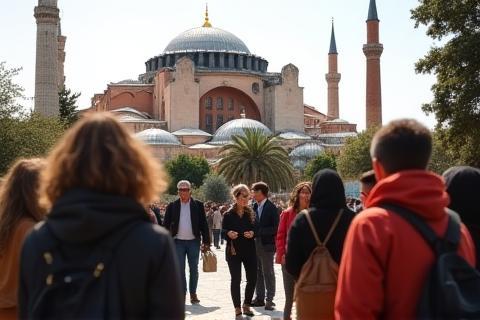 Rehberin Ayasofya yakınında tur grubu yönlendirmesi